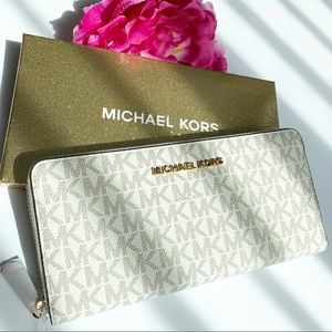 NWT Michael Kors Large Continental Wallet